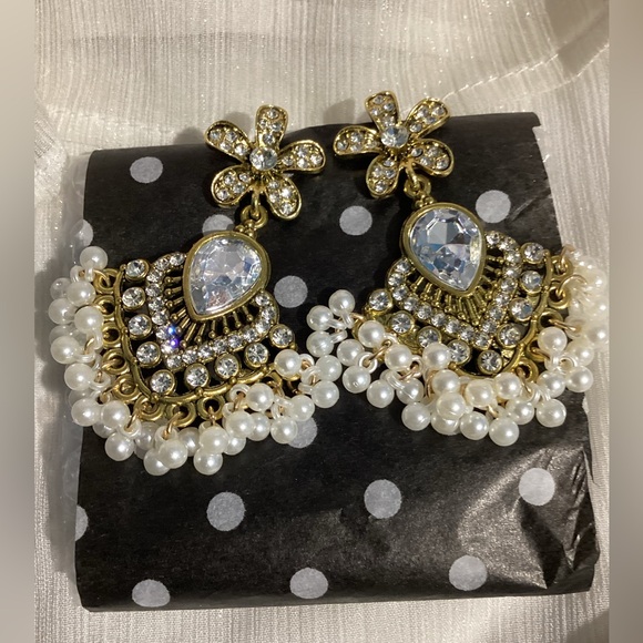 Antique Gold Vintage Style Elegant Sparkly Flower Drop Pearl Tassel Drop Earring - Picture 16 of 16